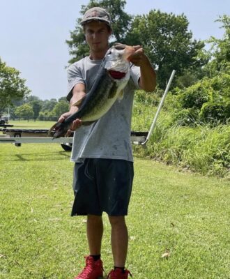 Summer Bass Fishing: Crankbait Tips for Epic Catches! 🎣🌞